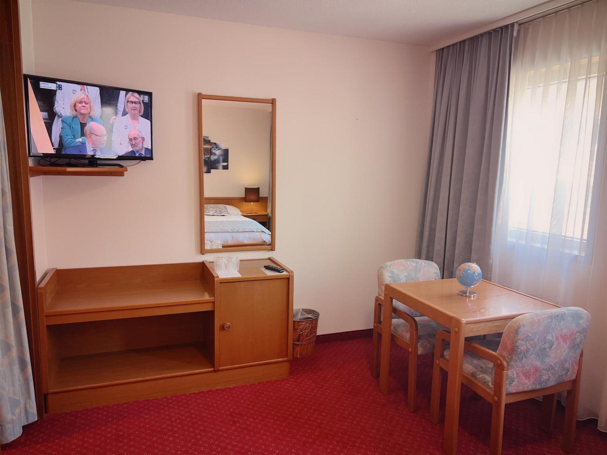 Hotel Des Trois Rois Le Locle Εξωτερικό φωτογραφία