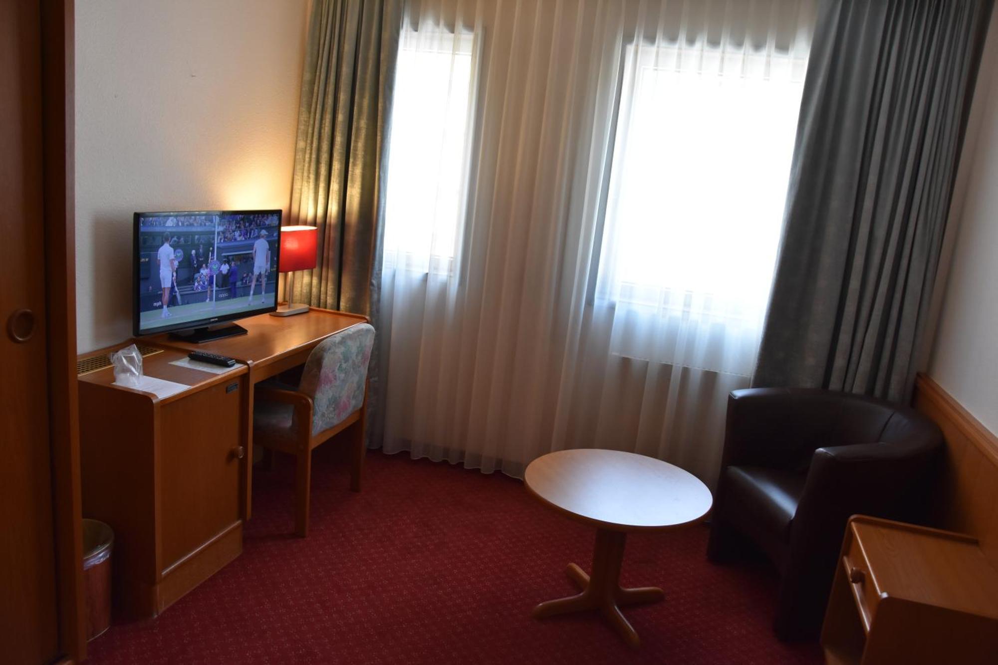 Hotel Des Trois Rois Le Locle Εξωτερικό φωτογραφία