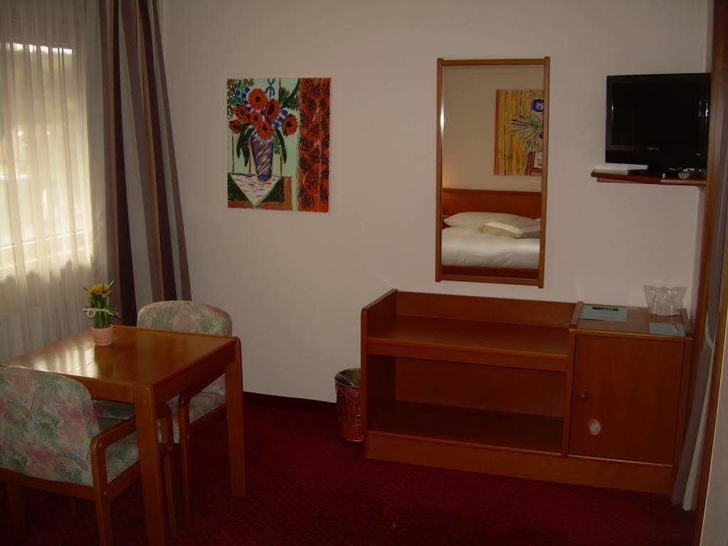 Hotel Des Trois Rois Le Locle Εξωτερικό φωτογραφία